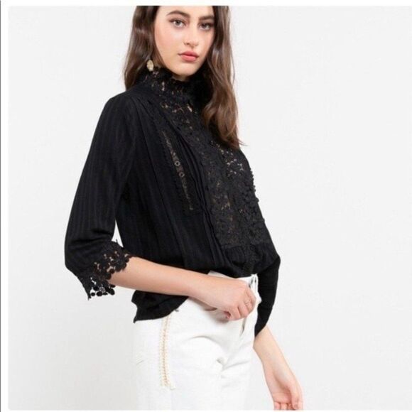 BLACK  Floral Lace Blouse - Picture 6 of 12